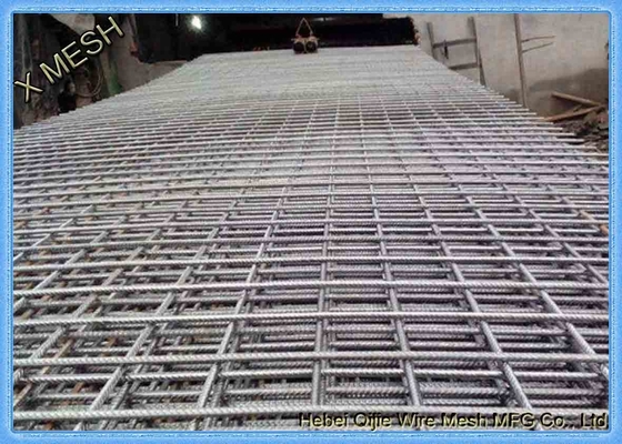 Stalowy pręt stalowy o grubości 10mm, wzmocniony betonem o wymiarach 6,2 x 2,4 M