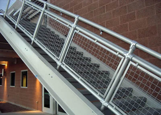 Architektoniczna aluminiowa siatka z karbowanej siatki w centrum wystawowym Zoo Stadium Theatre Stadium