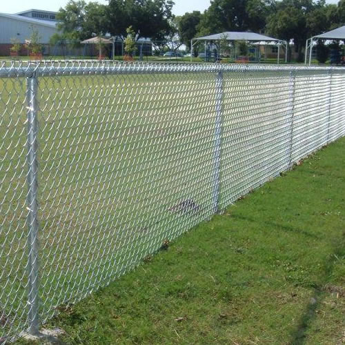 Ocynkowane ogrodzenie z ogniwa łańcucha na boisko sportowe
