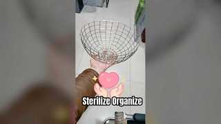 Sterylizuj i organizuj kosz z narzędziami medycznymi