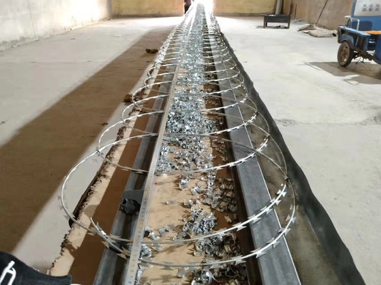 1,6 mm 500 m 25 kg / rolka Arame Farpado Security Drut kolczasty ocynkowany ogniowo