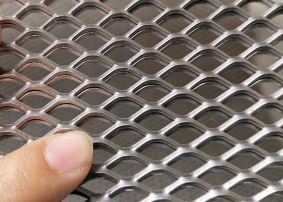 Dekoracyjna siatka metalowa ze stali nierdzewnej o rozszerzonej diamentowej szerokości 0,5 m