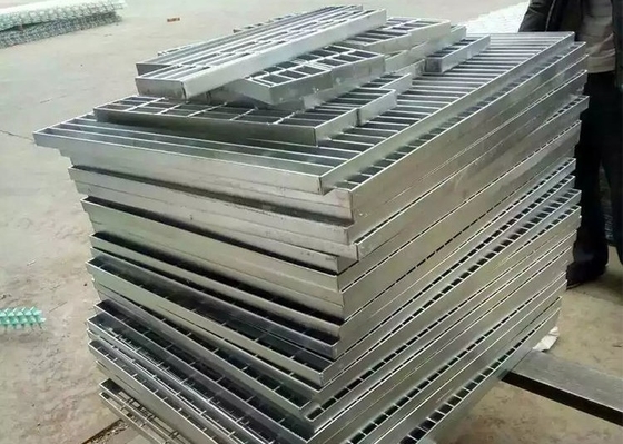 1005 X 600 lb Gorąco zanurzone galwanizowane kratki podłogowe i kratki schodowe dla statków morskich