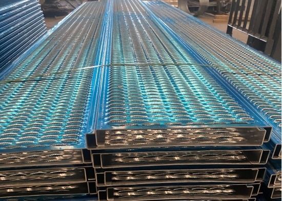 Gorąco zanurzona galwanizowana 32 * 5 mm stalowa pasówka uchwyt pasówka kratka