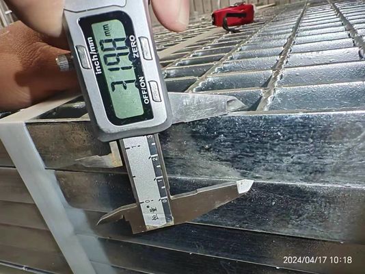 ASTM A36 Standard Steel Grating Panel WB325/2 Galwanizowany