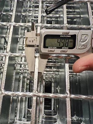 ASTM A36 Standard Steel Grating Panel WB325/2 Galwanizowany