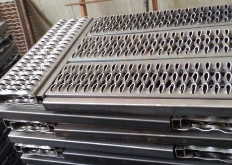 10 ′ / 12 ′ Diamentowe aluminiowe ocynkowane kratki wykopowe o standardowej długości