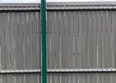 Dekoracja zewnętrzna 4 stóp zakrzywiony płot metalowy powlekany Pvc