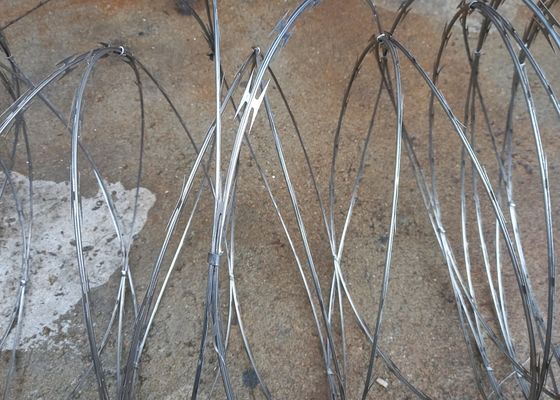 5%OFF PVC PE powlekany Galwanizowany Wysokiej Wytrzymałości Żylec Drut kolczasty do ochrony siatki/Farm Ogrodzenia
