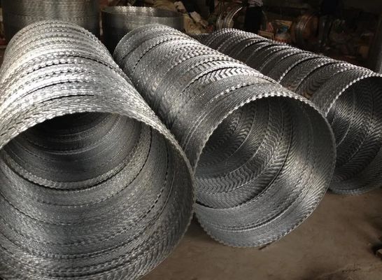 Gorąco zanurzony galwanizowany ostrze z ostrymi ostrzami Concertina Wire dla przeciwdziałania piractwu