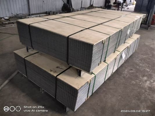 Panel z ocynkowanej ogniowo siatki drucianej o konstrukcji 8 stóp x 4 stopy i 4 mm
