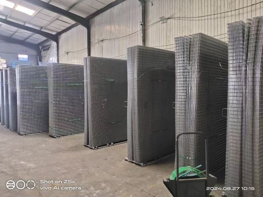 Panel z ocynkowanej ogniowo siatki drucianej o konstrukcji 8 stóp x 4 stopy i 4 mm