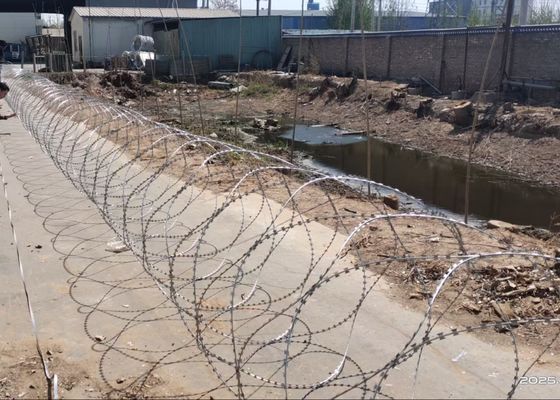 Gorąco zanurzony galwanizowany ostrze z ostrymi ostrzami Concertina Wire dla przeciwdziałania piractwu