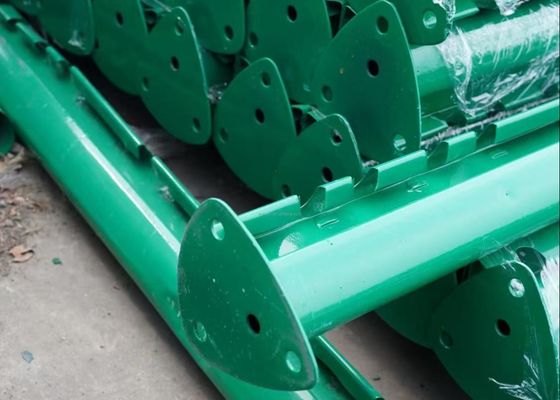 Odporność na korozję 3d zakrzywione druciane ogrodzenie Metalowa rama z brzoskwiniowym słupkiem
