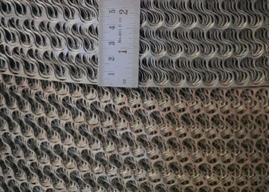Perforowana metalowa siatka o grubości 1,2 mm Dziurkowana taśma metalowa do wykonywania klatek