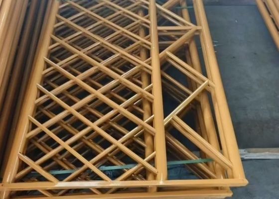 Żelazne / Galwanizowane Sztuczne / Imitacja Bamboo Ogrodzenie W Żółtym Z Kształtem Trójkąta Dziury