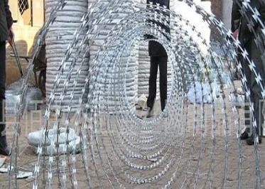 Drut ogrodzeniowy ostrza 450mm Concertina Razor Wire Bto-18