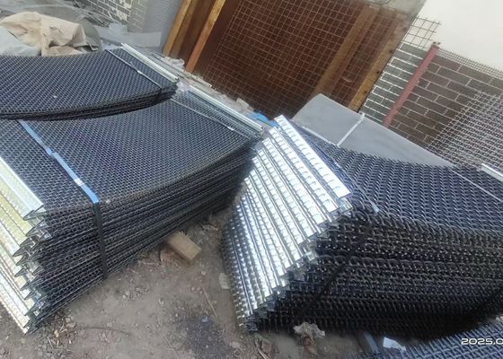Quarry / Stone Crusher Crimped Sand Vibrating Screen 1.5 * 2M Rozmiar Wear Wear Proof