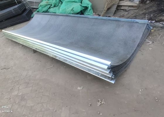 Quarry / Stone Crusher Crimped Sand Vibrating Screen 1.5 * 2M Rozmiar Wear Wear Proof