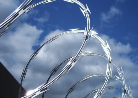 Bto22 Razor Concertina Cewka o średnicy 450 mm z zadziorem