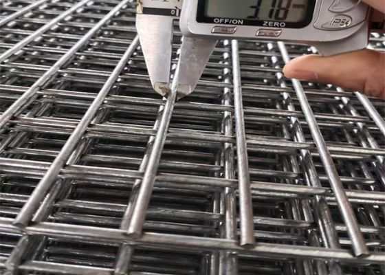 Powlekany PVC 3D zakrzywiony panel ogrodzeniowy Trójkątne ogrodzenie > = 100 metrów kwadratowych