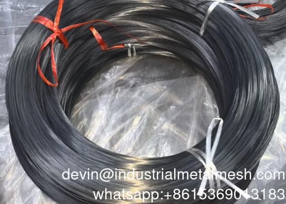 1770-2200 MPa Wysoka wytrzymałość na rozciąganie Drut ze stali węglowej Czarny szczotkowany drut ze stali 0,30-1,0 mm