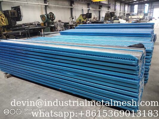 Aluminiowa kratka Grip Strut odporna na rdzę z antypoślizgowym uchwytem do stopni schodowych, dostępne rozmiary na zamówienie