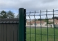 Zielone ogrodzenie z drutu spawanego powlekanego siatką / 3D zakrzywione ogrodzenie z siatki drucianej