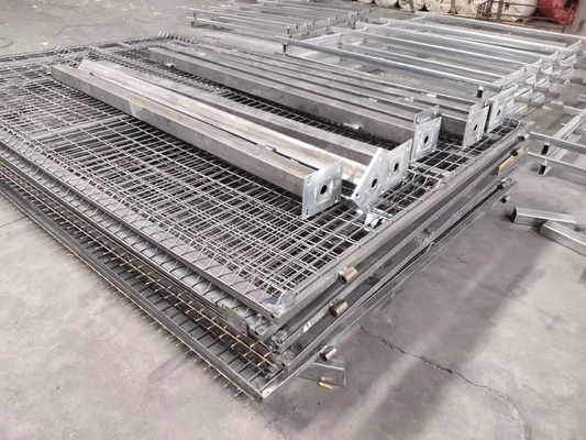 Dom Zewnętrzny dekoracyjny drut spawany ze sztywnej siatki Metalowy zakrzywiony panel 3D Ogrodzenie ogrodowe