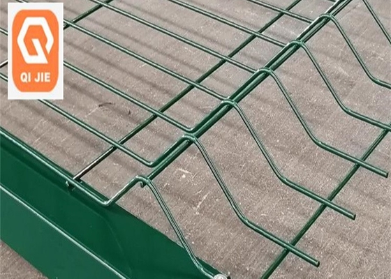 Używane w gospodarstwie zakrzywione ogrodzenie z drutu spawanego Metal3D, powlekane proszkowo