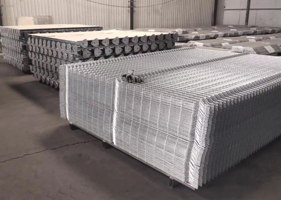 50x150mm Dekoracyjne panele ogrodzeniowe z zakrzywionej spawanej siatki drucianej 3D Odporne na gryzonie