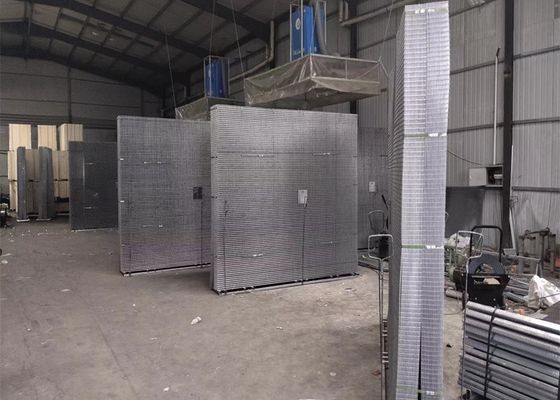 Odporna na ciepło siatka spawana Pvc 3x3 do panelu ogrodzeniowego w ogrodzie