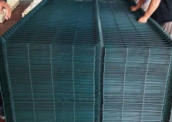 3d Triangle Bend Zakrzywiony metalowy płot Spawany panel bezpieczeństwa z siatki drucianej do ogrodu