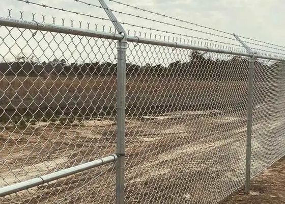 Galwanizowany ogrodzenie bezpieczeństwa 9 gauge Chain Link 50 * 50mm Diamentowa sieć z drutem kolczastym