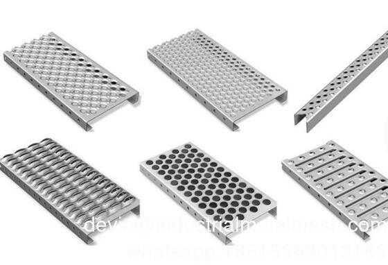 Ciężko odporny na korozję Krokodyl usta Perforated bezpieczeństwo uchwytu Strut spawany anti-skid kratki do rafinerii ropy naftowej / energii