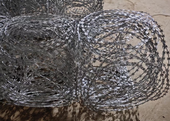 Średnica 800 mm Concertina Razor Wire Flat Wrap Bto-20
